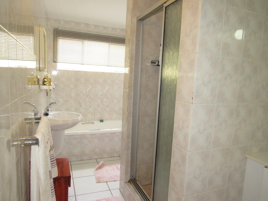 4 Bedroom Property for Sale in Wavecrest Eastern Cape